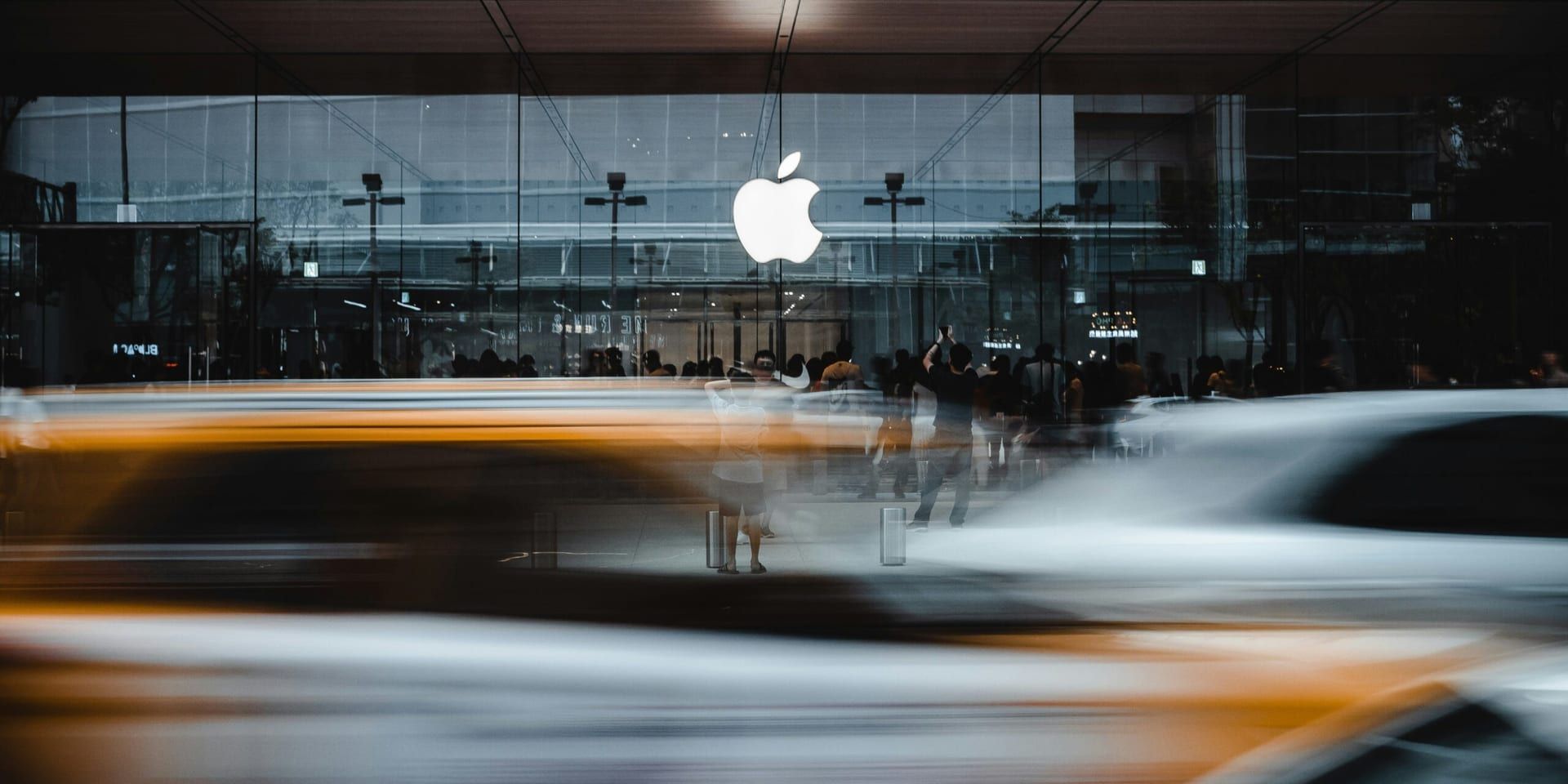 Apple Services Surge, Amazon Posts Mixed Second‑Quarter Results
