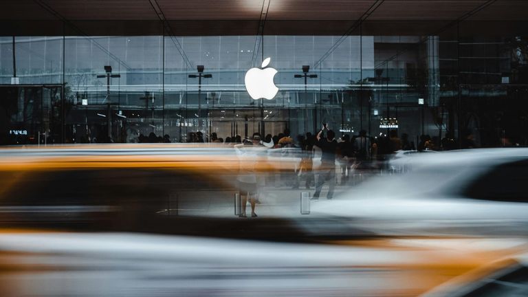 Apple Services Surge, Amazon Posts Mixed Second‑Quarter Results
