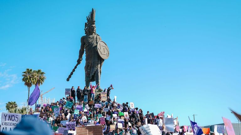 Nationwide ‘No Kings’ Protests Mark Trump’s Birthday Amid Military Parade and Immigration Crackdown