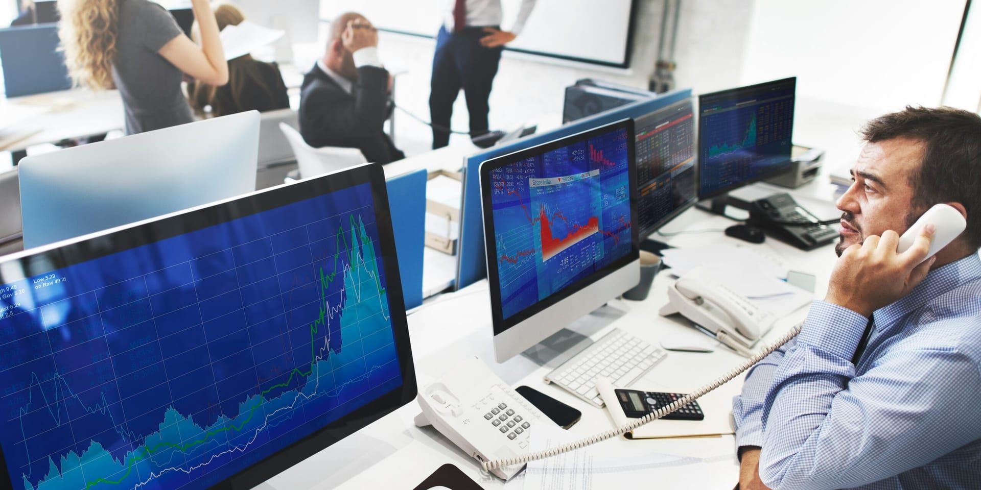 Stock Futures Show Slight Upward Trend Amid Mixed Corporate Earnings Reports