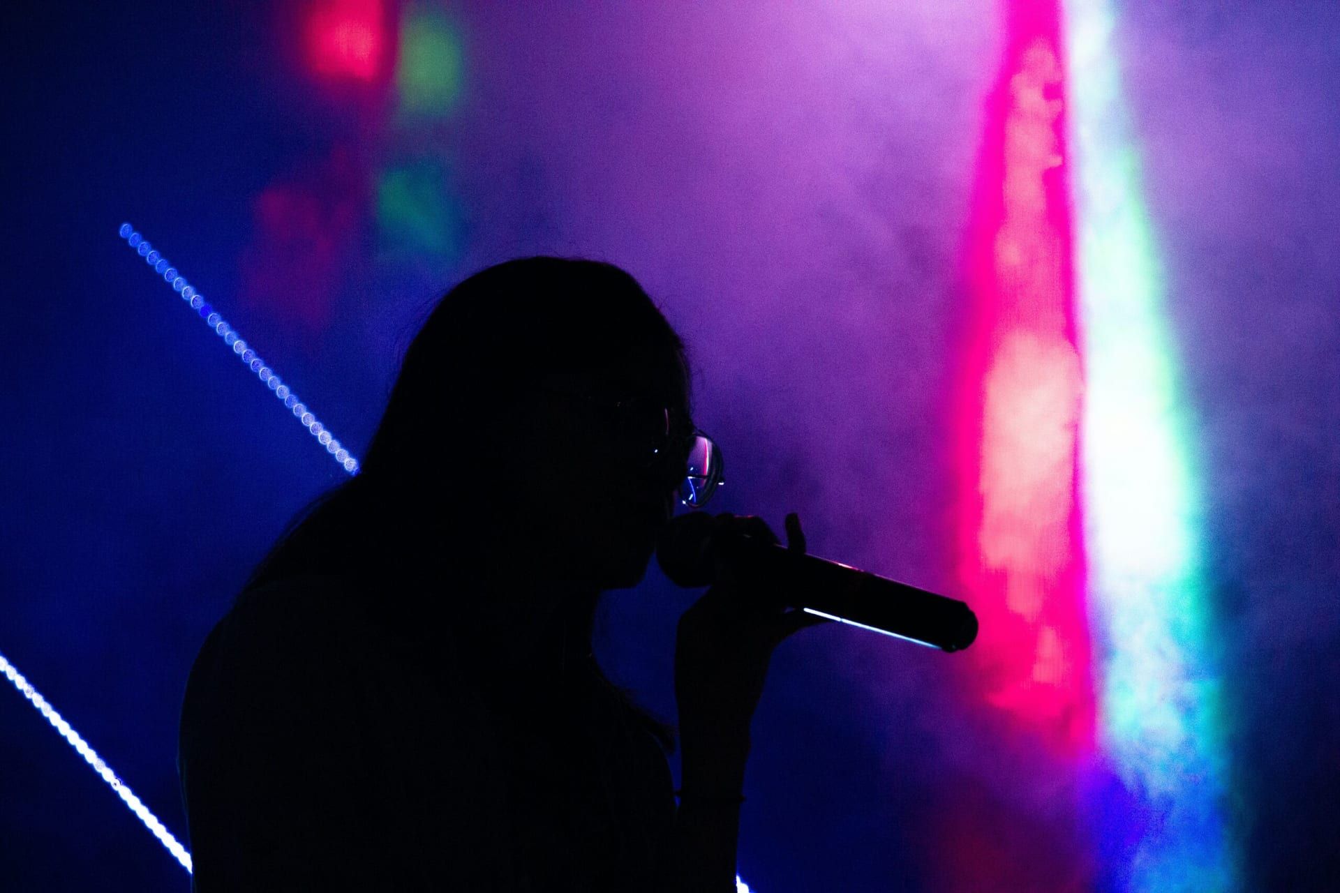 Pushing Boundaries in Sound: The Rise of Synthwave Artist Dakota Starr in the LA Music Scene