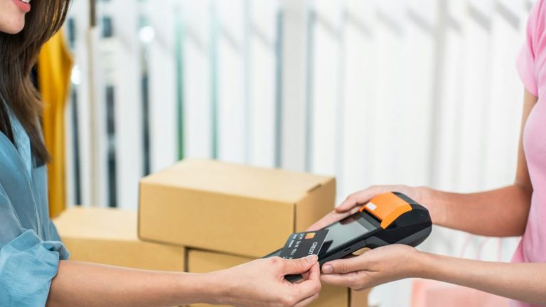 Amazon and Walmart Eye Stablecoin Adoption to Streamline Payments and Cut Fees