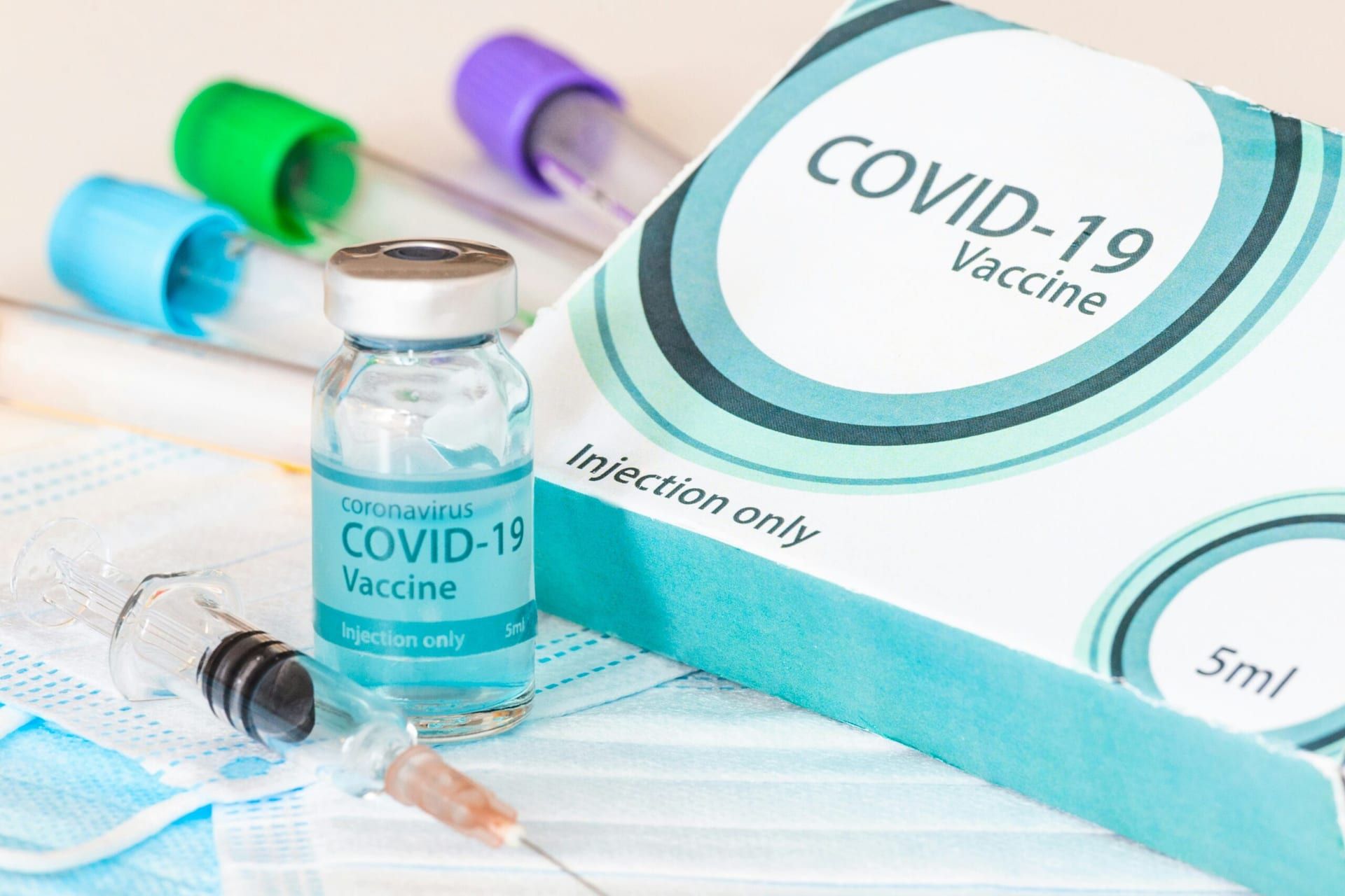 California Sets New Record for COVID-19 Cases Amid Surge in Omicron Variants