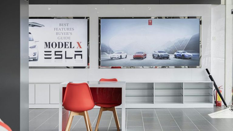 Alphabet’s Strong AI‑Driven Momentum Uplifts Tech Sector Amid Pressure on EV Maker Tesla