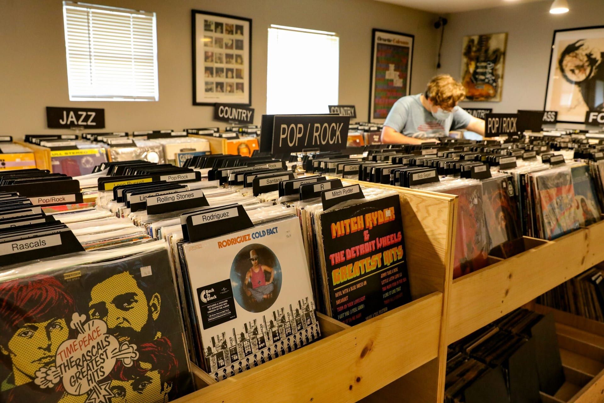 he Resurgence of Vinyl Records: A Nostalgic Trend Reaches New Heights