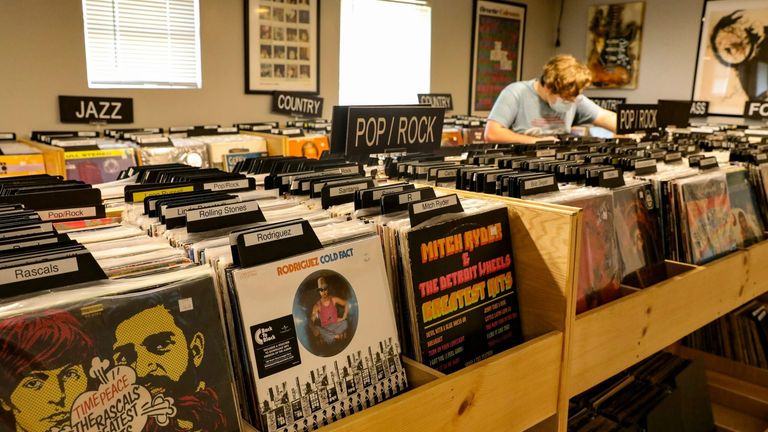 he Resurgence of Vinyl Records: A Nostalgic Trend Reaches New Heights