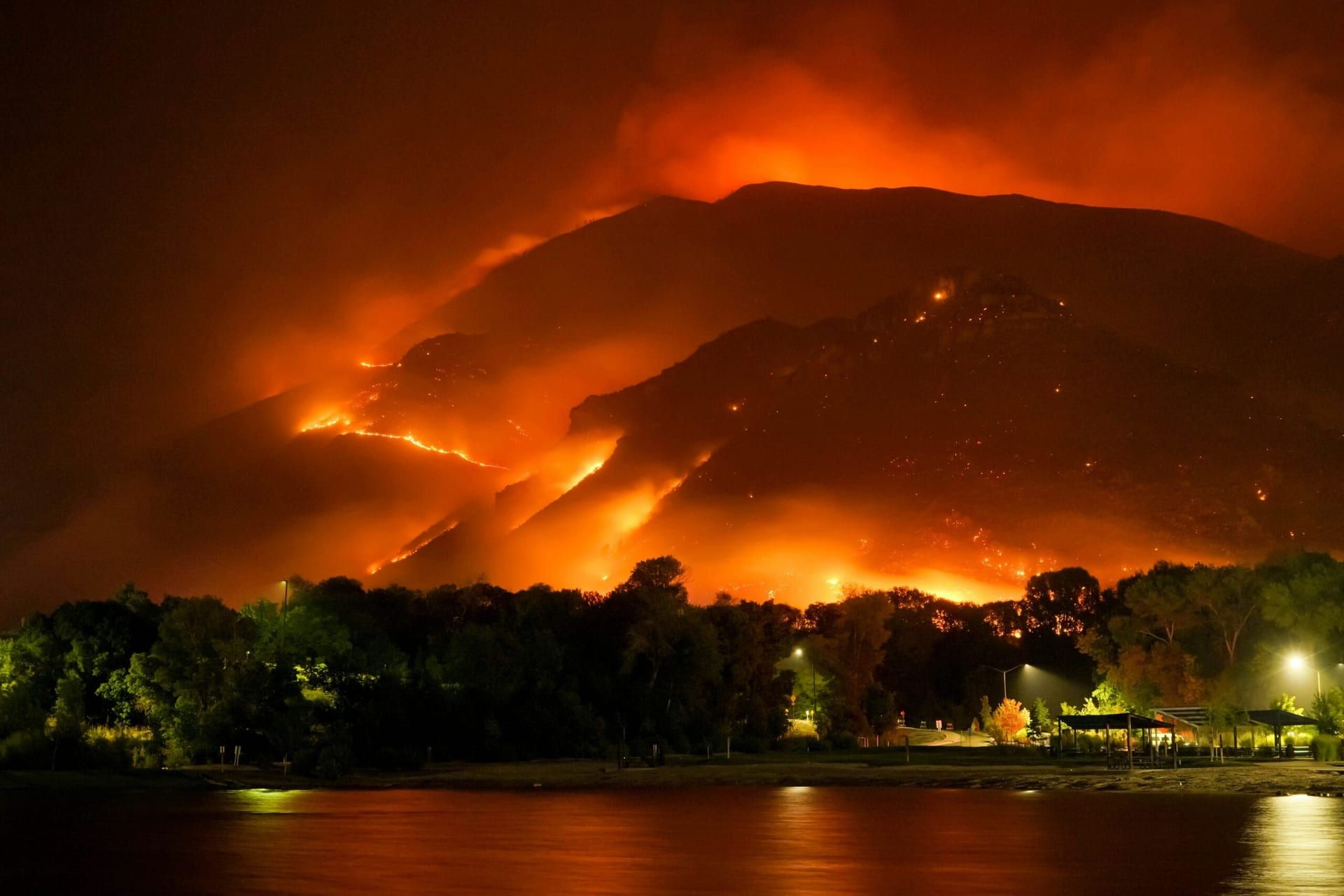 Hawaii Grapples with Unprecedented Wildfire Crisis Amid Urgent Federal Aid and Climate Action