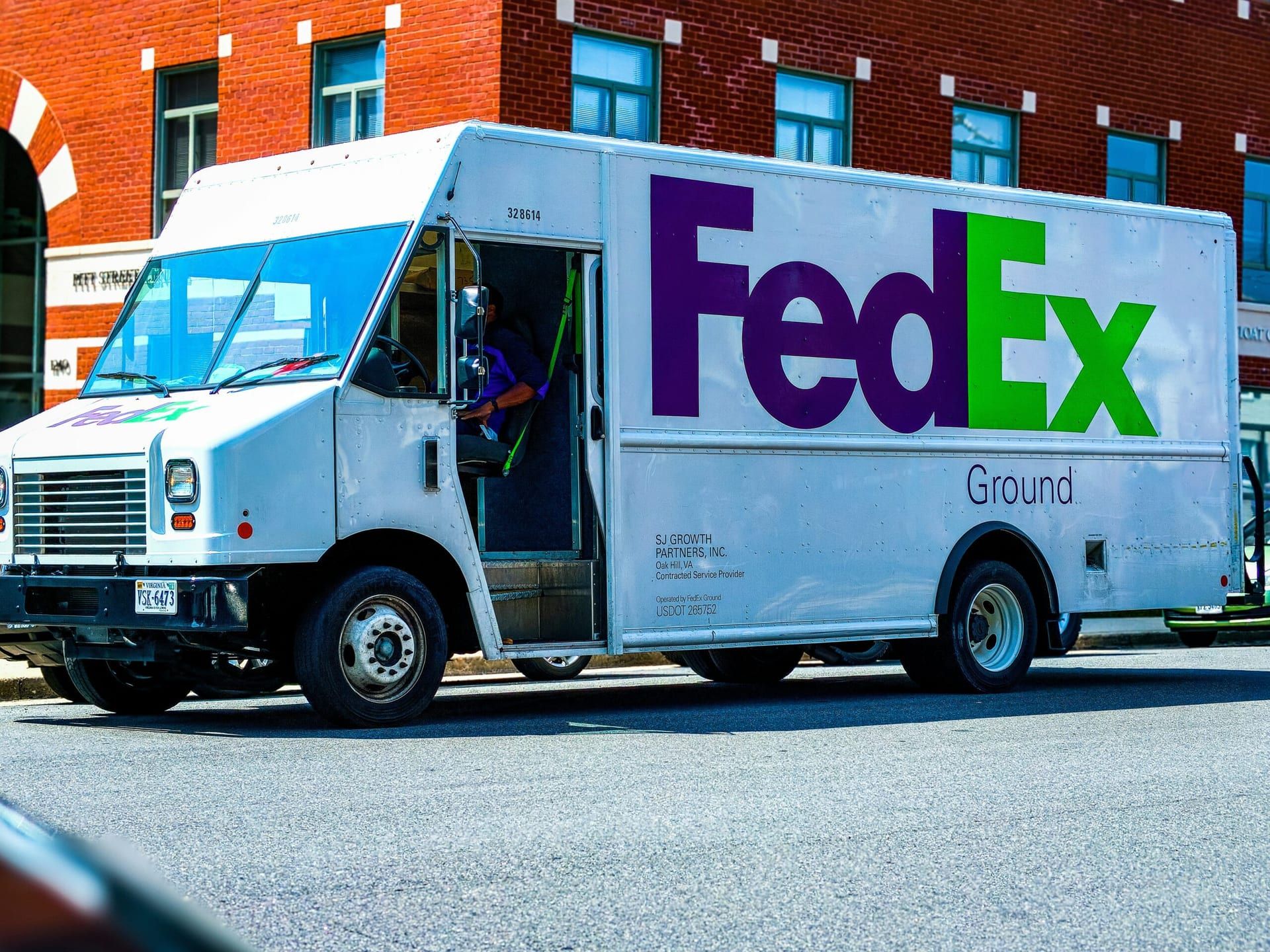 Amazon Surpasses UPS and FedEx to Claim the Top Spot in U.S. Delivery Services