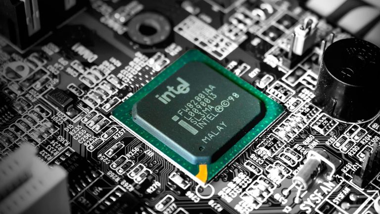 Intel Eyes TSMC Partnership in Bid to Revive Chip Ambitions
