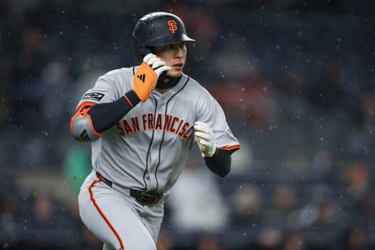 Jung hoo lee sparks giants' surprising 9 3 start with stellar