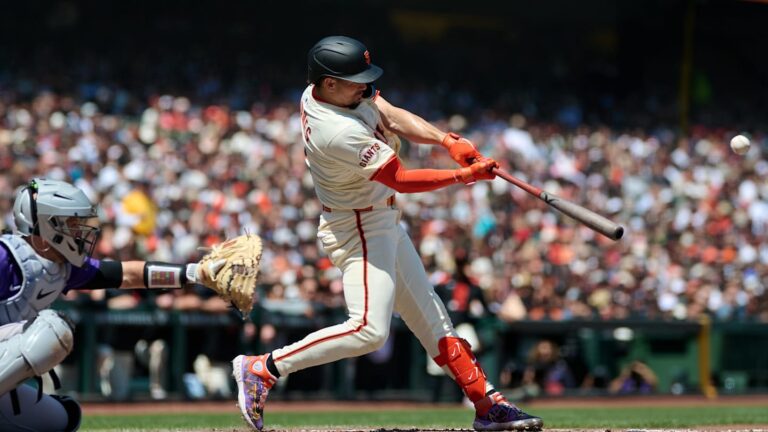 Giants shortstop starts to shine after lineup change
